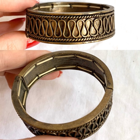 Jewelry - Vintage Inspired Gold Bangle